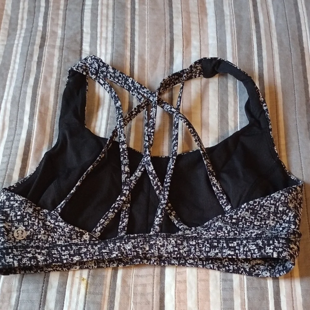 Lululemon‎ Athletica Black and White Crisscross Sports Bra